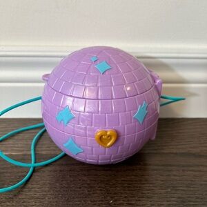 Polly Pocket MICRO 
ROUND COMPACT globe purse DOUBLE PLAY SKATING set.